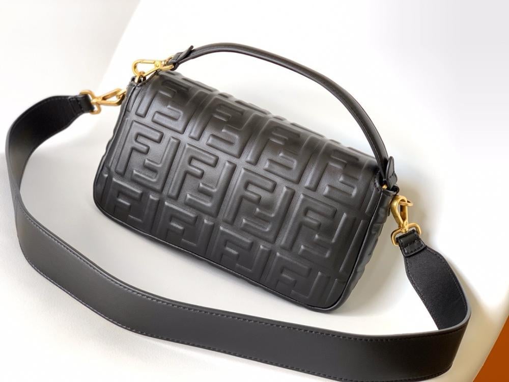 شنطة فندي ميني باجيت أسود مقاس 27cm