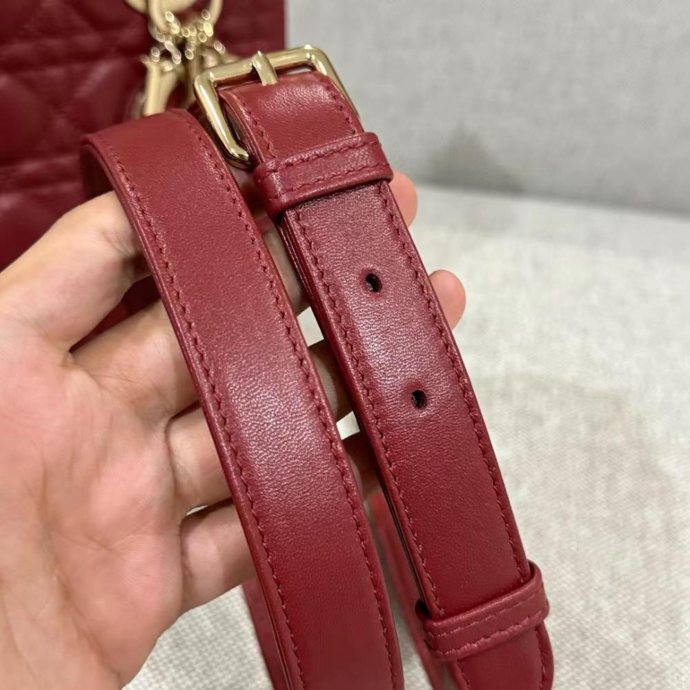 شنطة ديور صغيرة