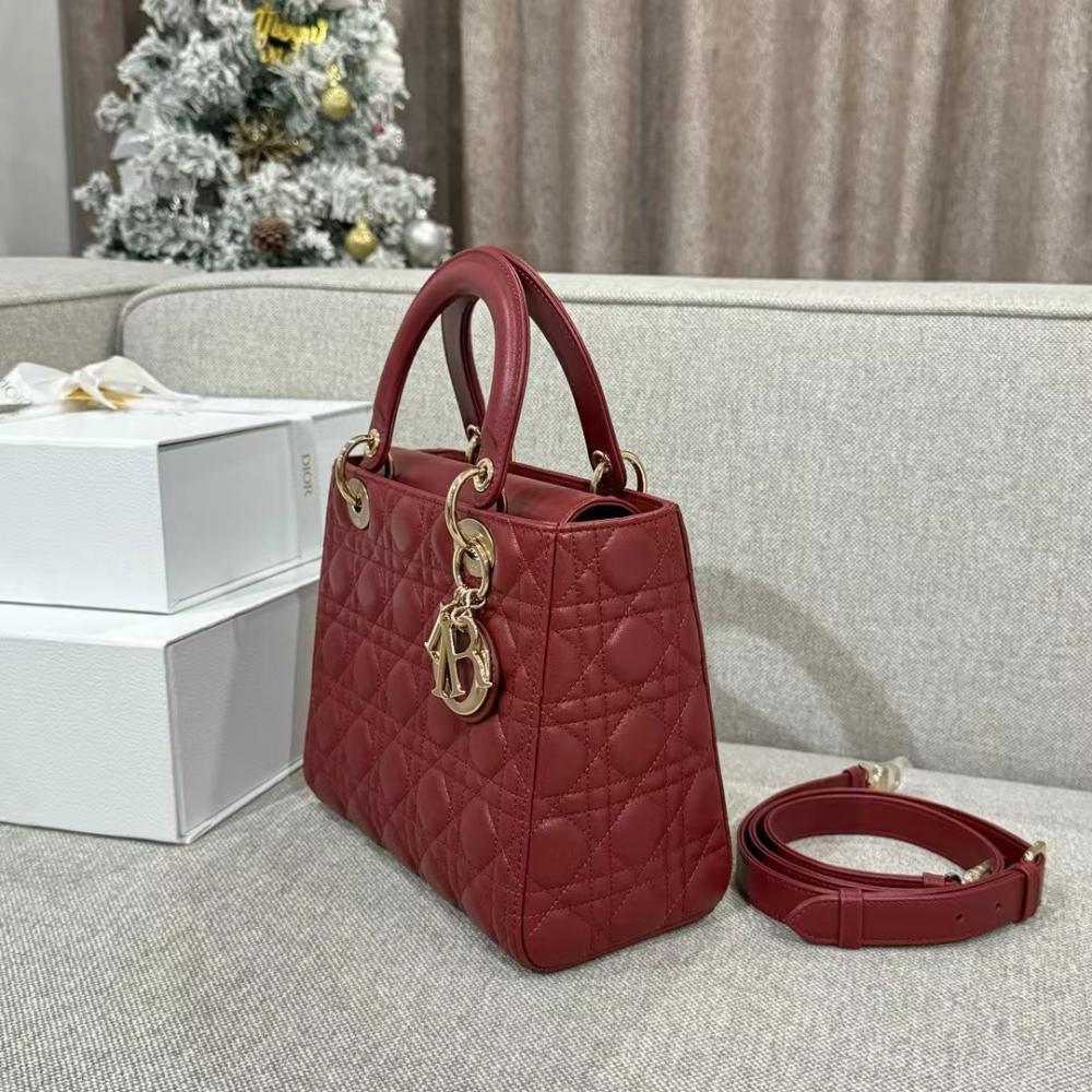 شنطة ديور صغيرة