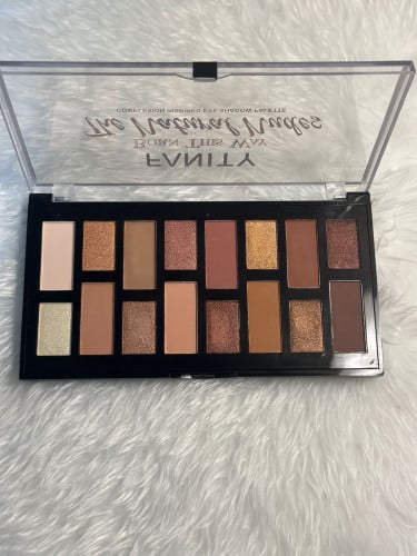 باليت آي شادو درجات النود