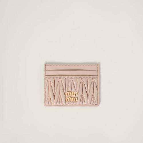 حاملة بطاقات من جلد النابا ماتلاسي - miumiu
