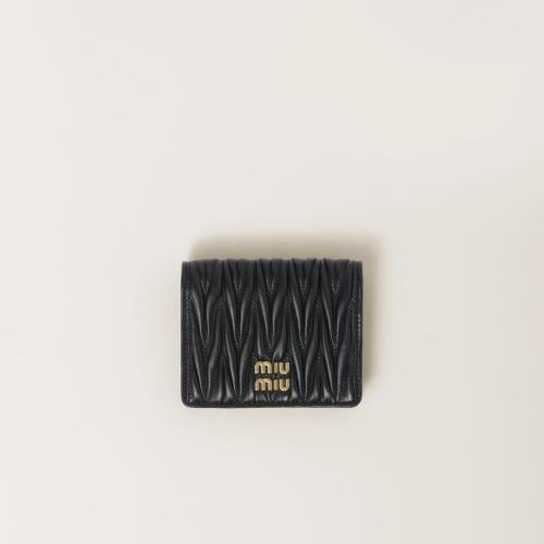 محفظة صغيرة من جلد نابا ماتلاسي - miumiu