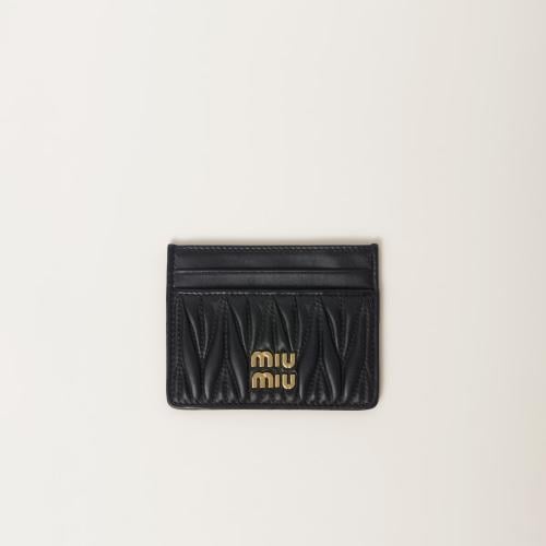 حاملة بطاقات من جلد النابا ماتلاسي - miumiu