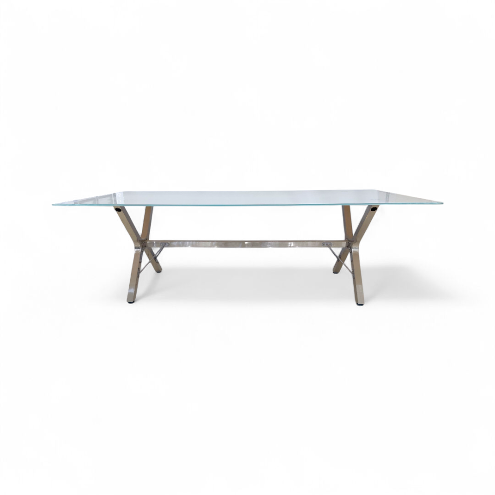 طاولة اجتماعات فاخرة بسطح قزاز وقاعدة حديد – من كونسنت