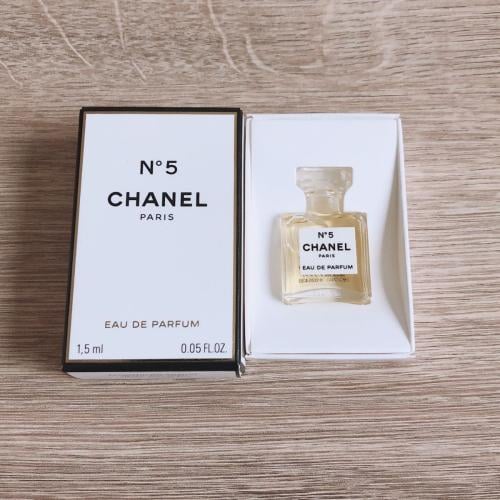 عطر ميني نسائي نمبر 5 من شانيل او دو برفيوم 1.5 ML...