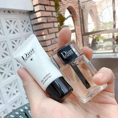 بوكس ميني عطر رجالي ديور هوم او دو تولت الجديد 10...