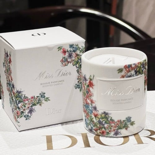 شمعة معطرة بإصدار محدود من Miss Dior Blooming Boud...