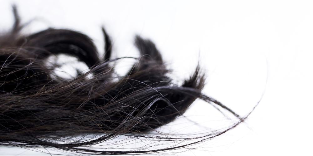 حلول فعالة تبدأ من العمق لعلاج تساقط الشعر الطبيعي