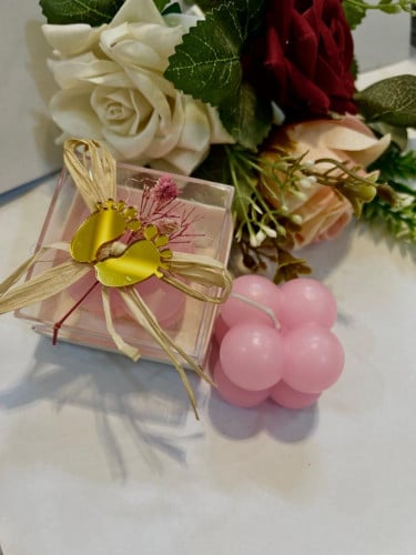 توزيعات مواليد_بنات_ عبارة عن علبة أكريلك بزينه تح...