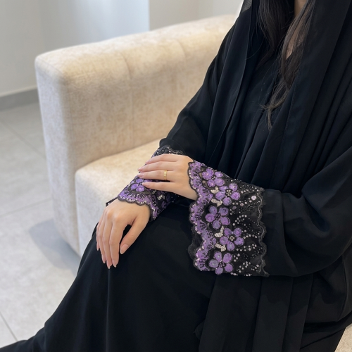 عباية منى