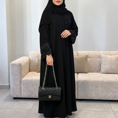 عباية منى اسود