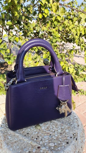 شنطة ماركة DKNY