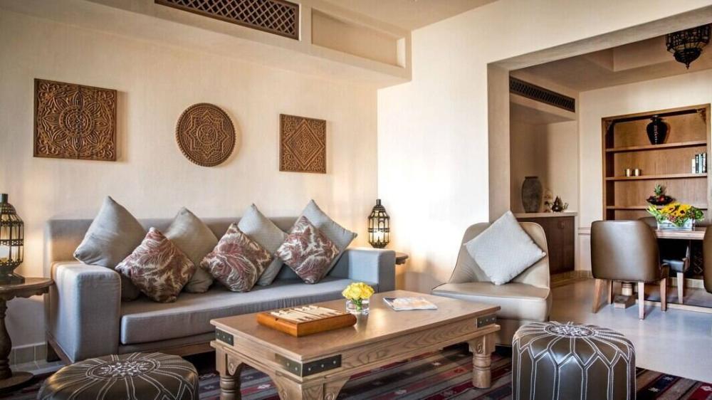 دليلك لاختيار الديكور الريفي الفاخر: كيف تخلق دفء الأرياف في قلب منزلك الخليجي؟