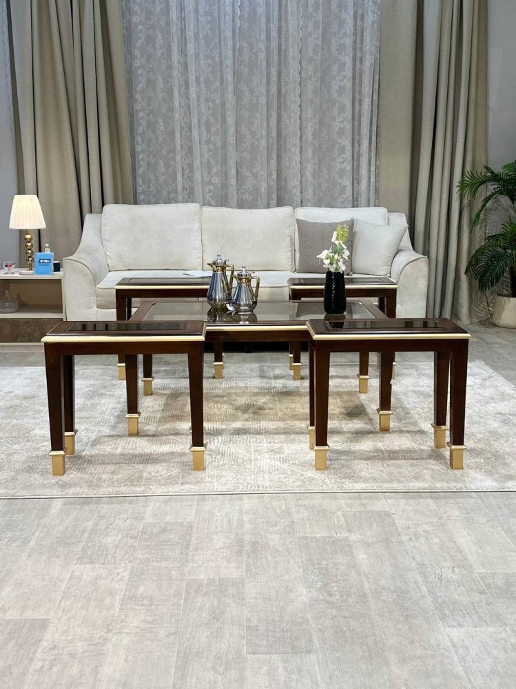 طقم طاولات ضيافة خشبي بسطح زجاجي شفاف – فخامة تليق بذوقك