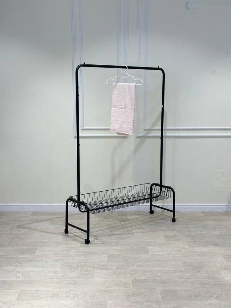 علاق ملابس مع اعرف لون اسود