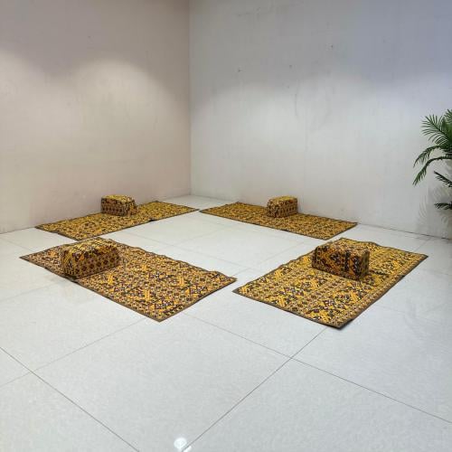 طقم جلسات ارضية مع 4 مراكي