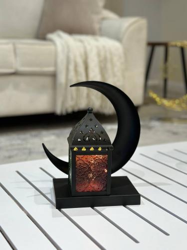فانوس رمضان مع مجسم هلال  لون اسود * منتج رمضان