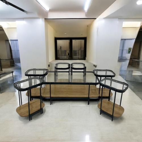 طقم طاولات ضيافة دورين خشبي سطح زجاج شفاف 6 خدمة