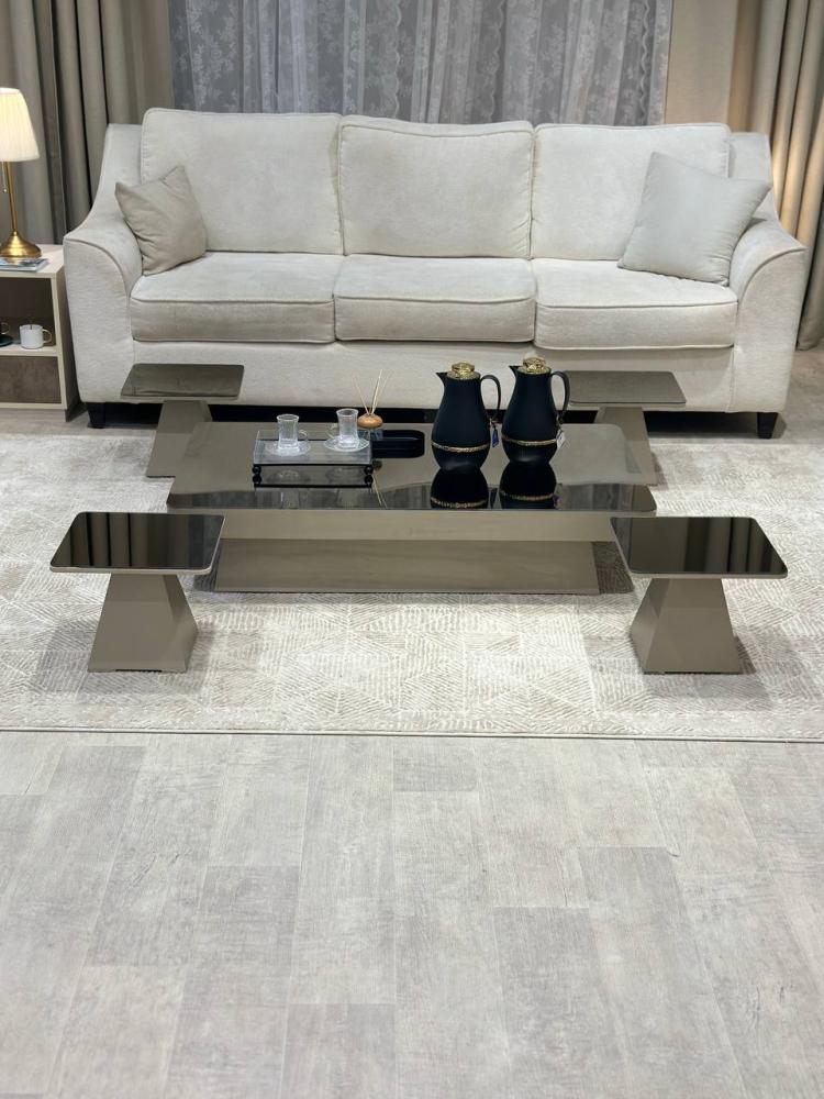 طقم طاولة ضيافة ارضي مع 4 طاولات خدمة بلون شمباني