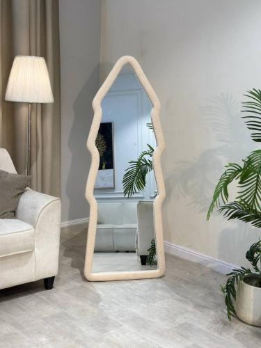 مرياة بإطار بوكليه – تصميم عصري فاخر