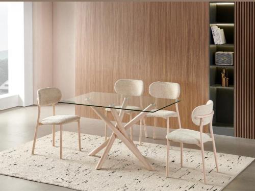 طاولة طعام4 كرسي  مودرن بسطح زجاج وقاعدة حديد – تصميم أنيق