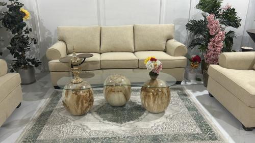 طاولة ضيافة مفرد زجاج شفاف