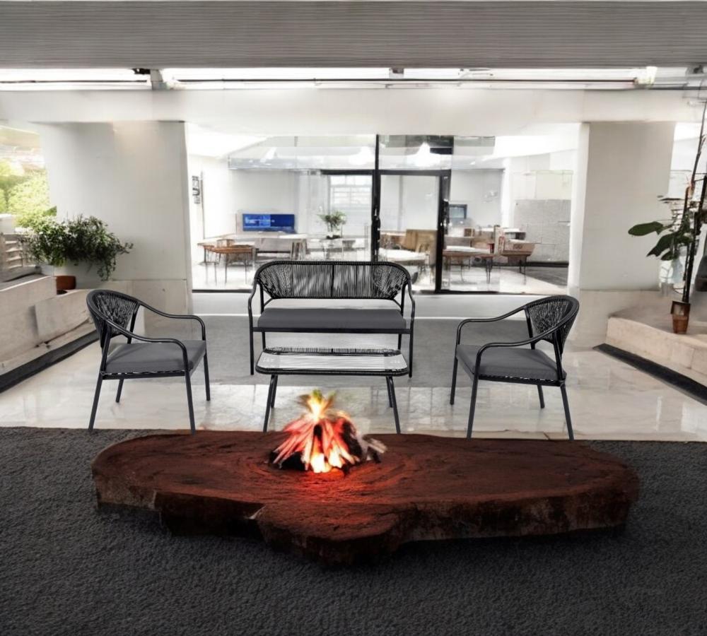 جلسه خارجيه اربعه اشخاص اسود