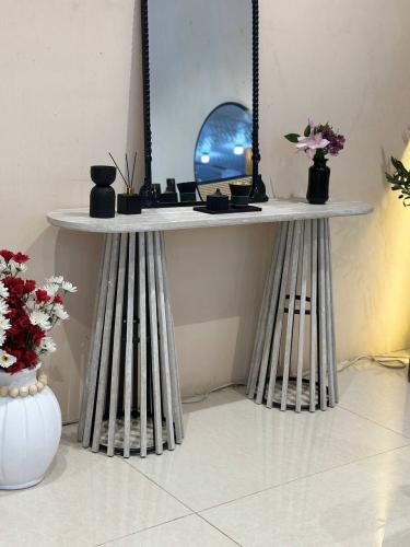 مدخل كنسول خشب لون رمادي