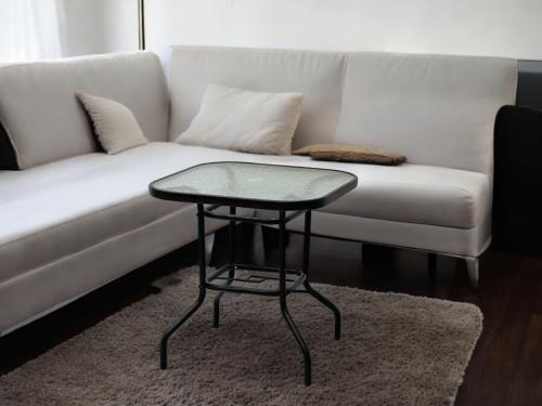 طاولة مربع زجاج شفاف بني f5022