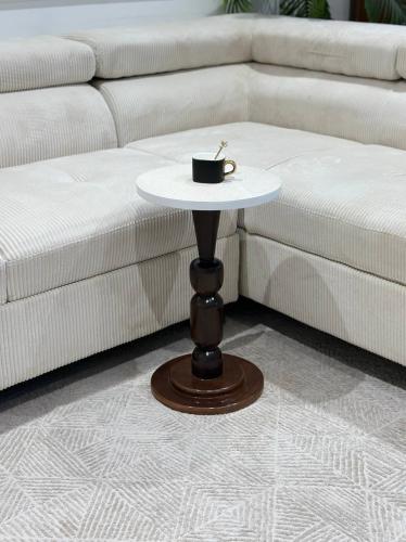 طاولة خدمة يتصميم عصري