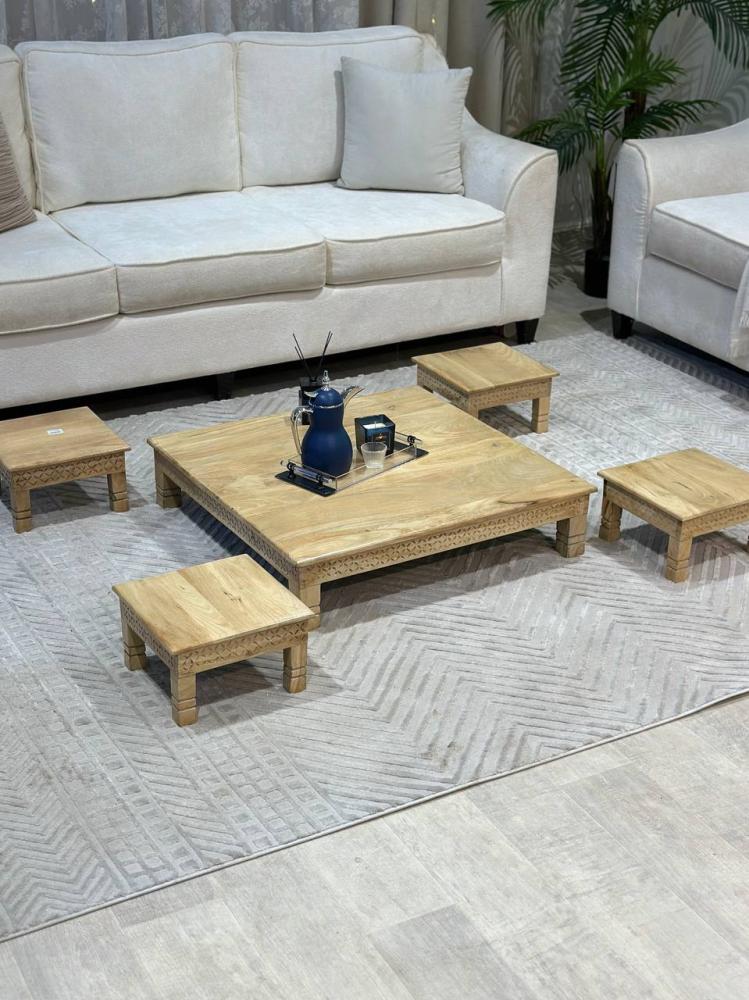 طقم طاولات مع اربع خدمه