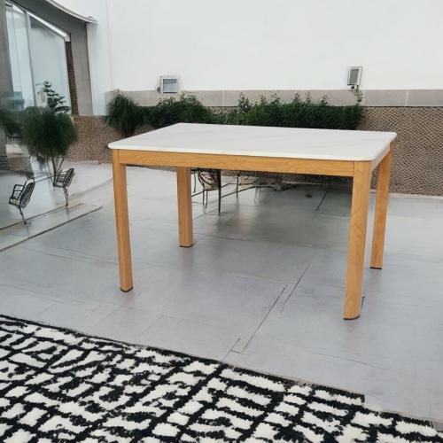 طاولة طعام