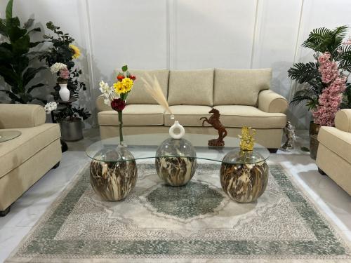 طاولة ضيافة مفرد زجاج شفاف