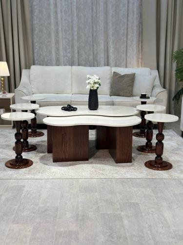 طقم طاولة خشب بسطح بديل رخام – تصميم فاخر وأنيق