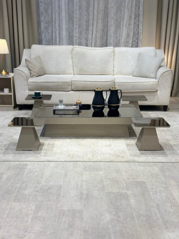 طقم طاولة ضيافة ارضي مع 4 طاولات خدمة بلون شمباني