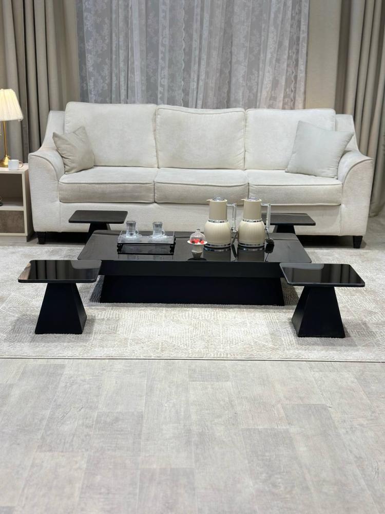 طقم طاولة ضيافة ارضي مع 4 طاولات خدمة بلون شمباني