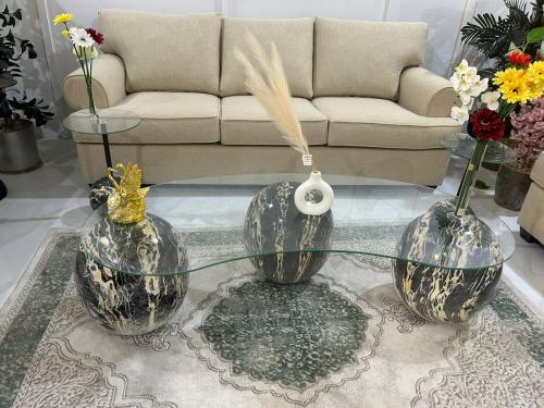 طاولة ضيافة مفرد زجاج شفاف
