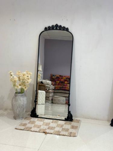 مراية بطار بني حجم صغير