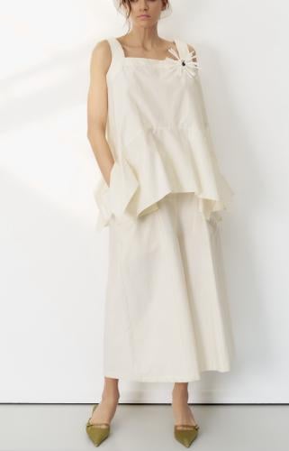 جمبسوت أبيض  بنطال وتوب مع حزام