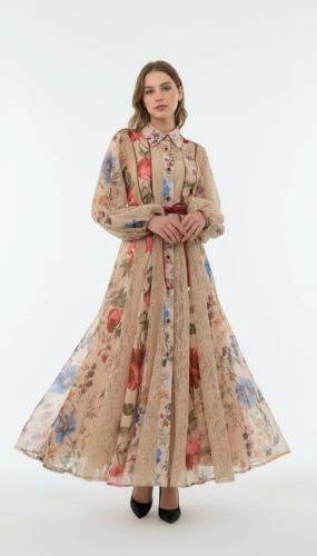 فستان كيلوش من الدانتيل والفيسكوز المورد بحزام أحمر