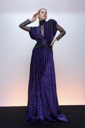 فستان بليسيه قطيفة بحزام مبطن بالدانتيل موف