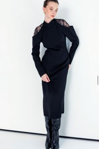 فستان كريب بطبقة دانتيل علوية