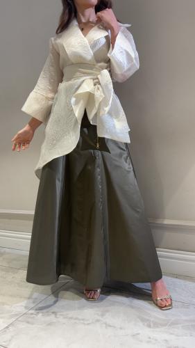 طقم تنورة تفتة بسحابات مع قميص لف