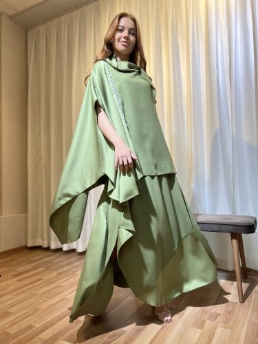 طقم كريب حرير مطرز كريستال