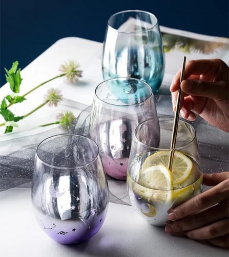 كاسات زجاج.