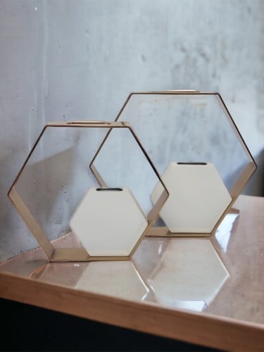 فازه معدن ابيض بإطار ذهبي