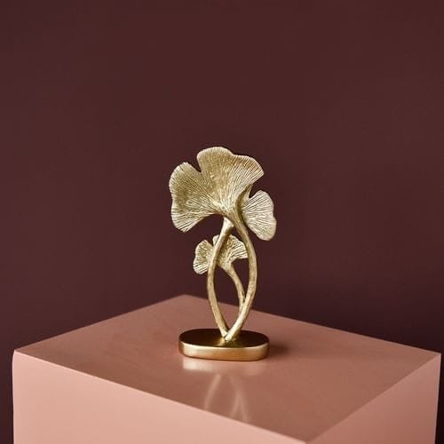 مجسم ذهبي لزهرة اللوتس.