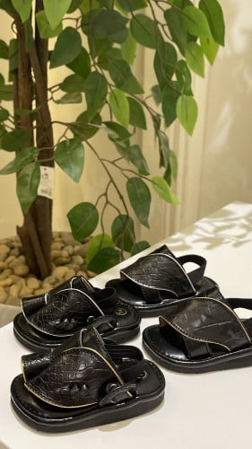 حذاء شرقي