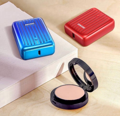 بطارية من شركة زندور بسعة 10000 ملي امبير اصغر من بطاقة الصرافة