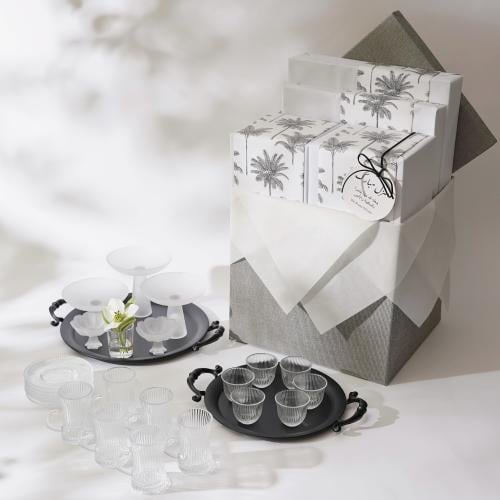 هدية منزل جديد مغلفة بطبعات النخيل | ‏A Gift Wrapp...